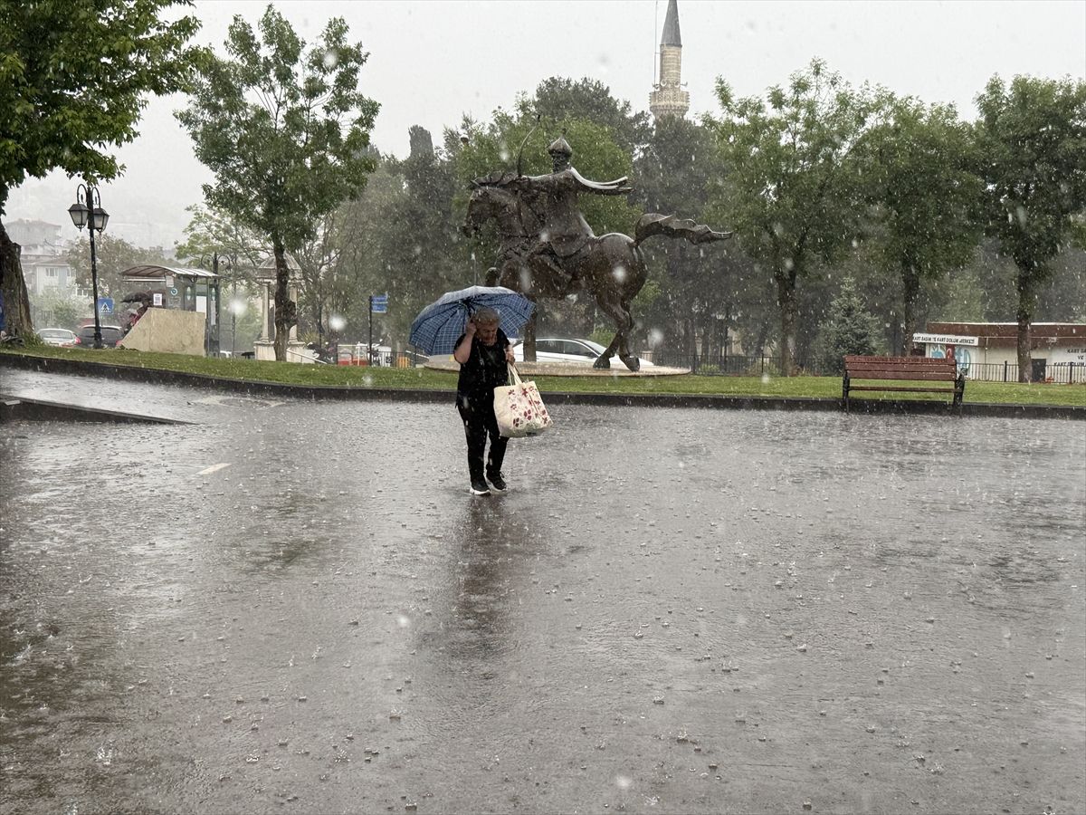 Tekirdağ\'da Sağanak Yağış Hayatı Vurdu