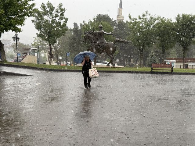 Tekirdağ'da Sağanak Yağış Hayatı Vurdu