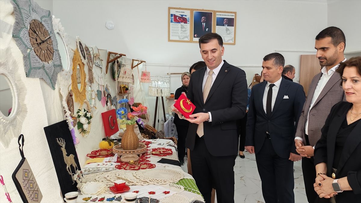 Çemişgezek\'te Yıl Sonu Sergisi Açıldı