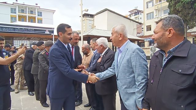 160 yıllık tarihi camide bayramlaşma