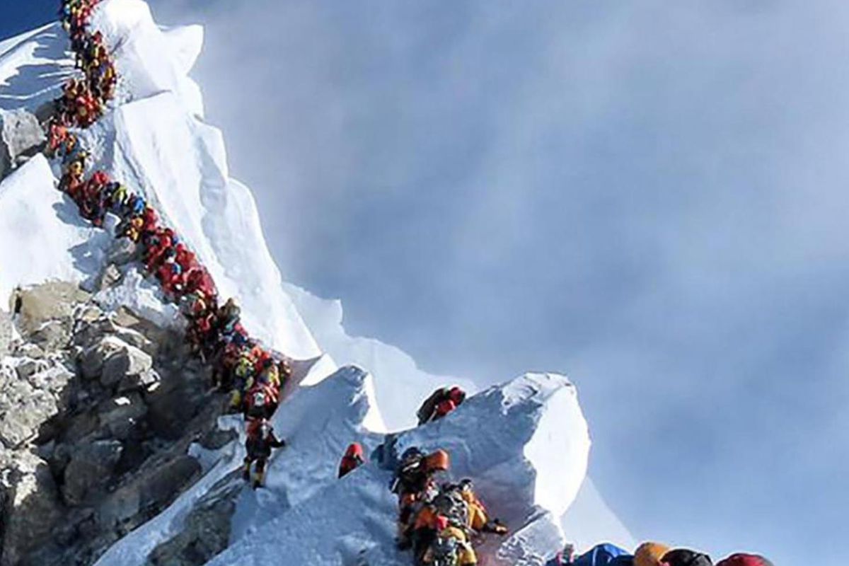 Everest\'te 2 dağcı hayatını kaybetti
