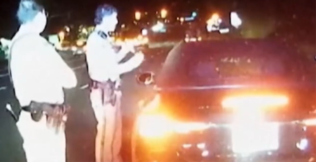 Gözaltına alınan dünyaca ünlü şarkıcıdan polislere akılalmaz teklif!