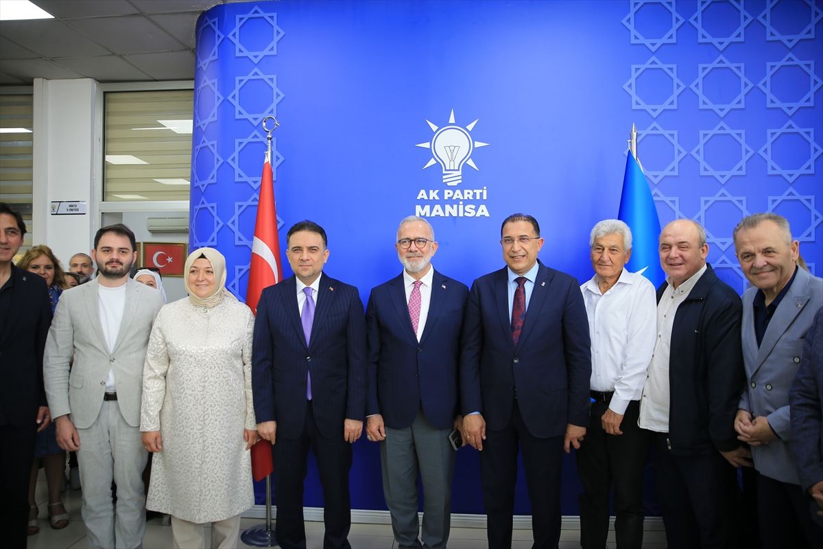 AK Parti Grup Başkanvekili Yenişehirlioğlu, Manisa\'da bayramlaşma programlarına katıldı