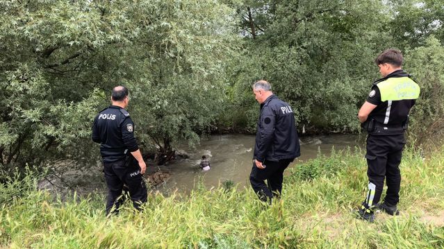 İnegöl'de Dereye Düşen Adam Kurtarıldı