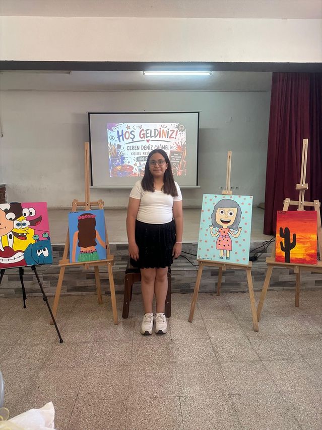 Mersin'de 13 yaşındaki öğrenci ilk resim sergisini açtı