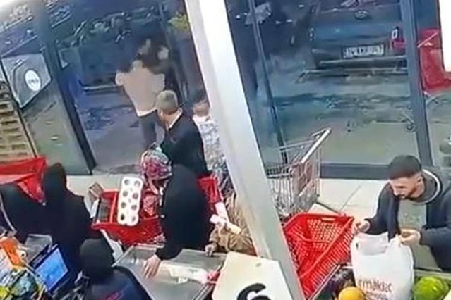 Market çalışanına kafa atan şüpheli tutuklandı | Son Dakika