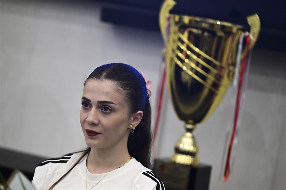 ASKİ Spor\'dan Avrupa Şampiyonu Tekvandacılara Kutlama