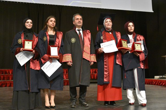 Atatürk Üniversitesi'nde Mezuniyet Töreni