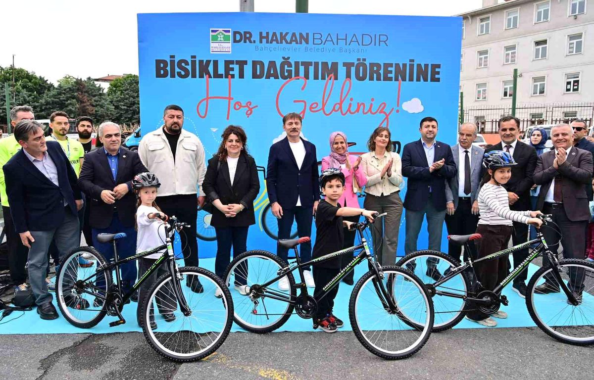 Bahçelievler\'de 200 çocuğa bisiklet dağıtım töreni
