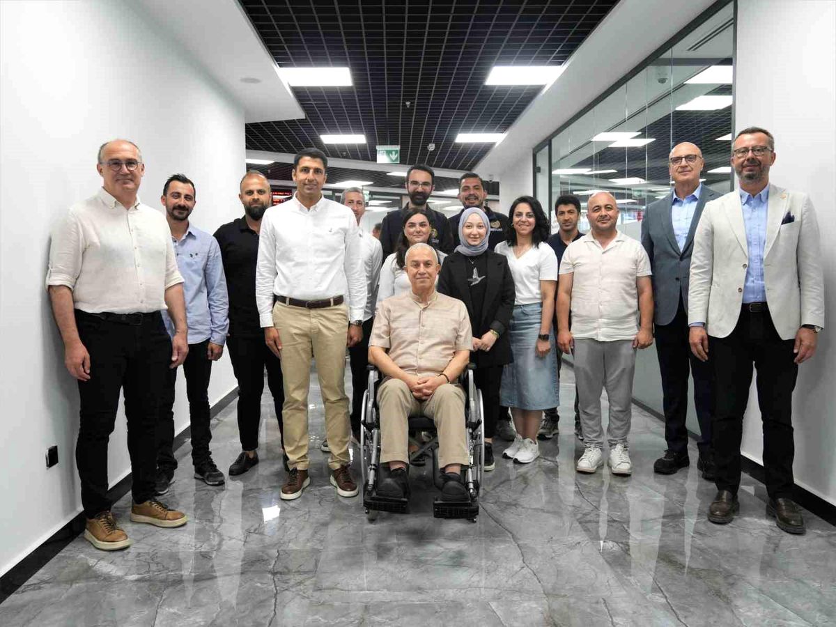 Başkan Özçelik personelle bayramlaştı