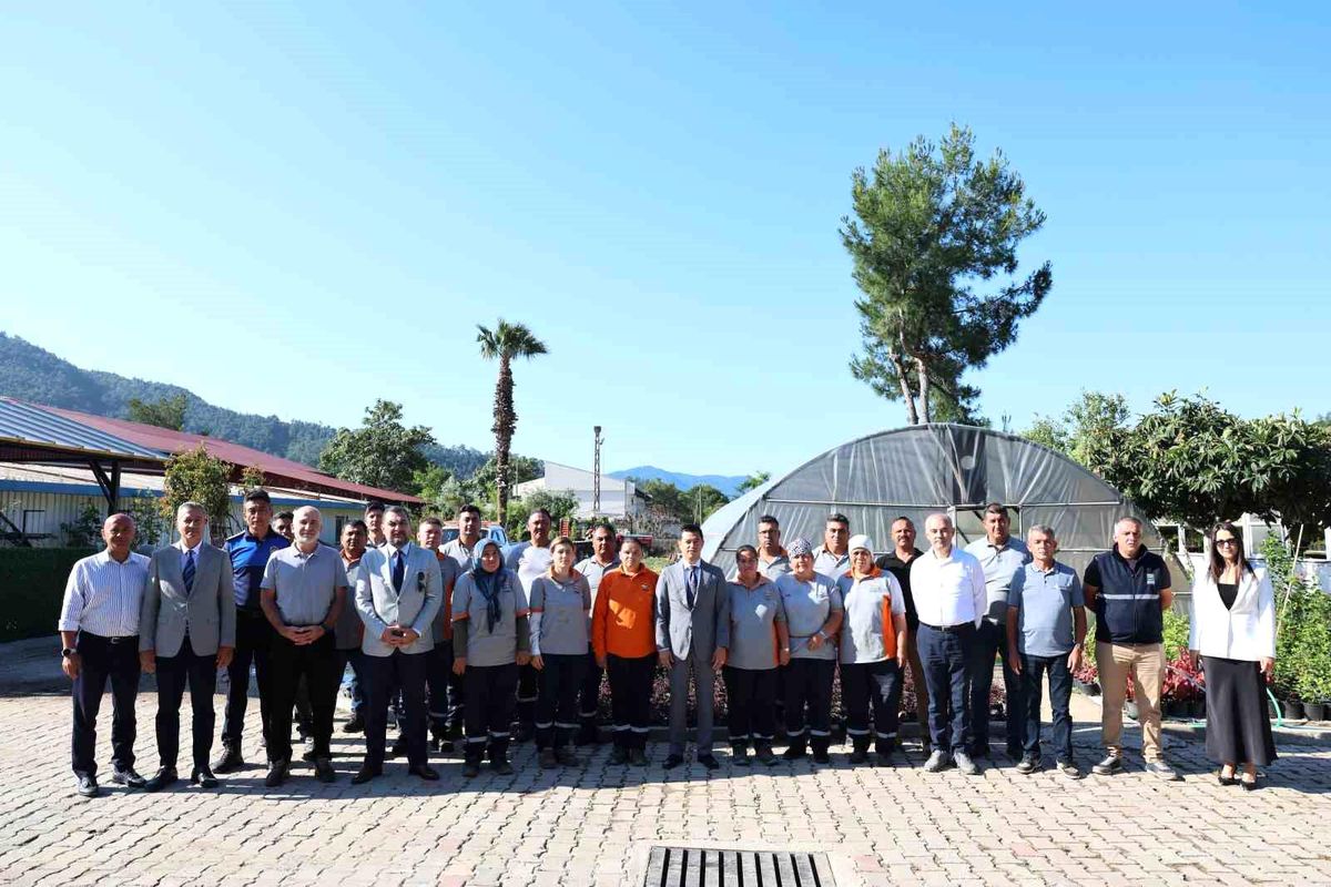 Başkan Ünlü, personelle bayramlaştı