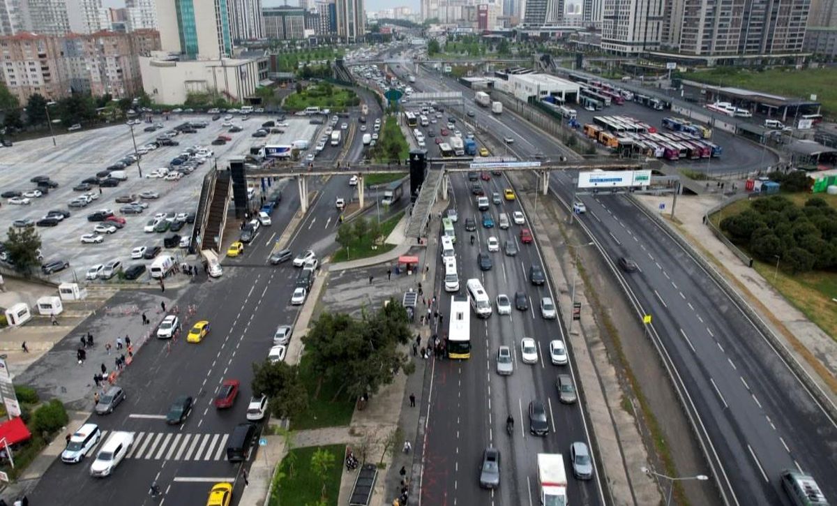 İstanbul\'da Bayram Trafiği Yoğunlaştı