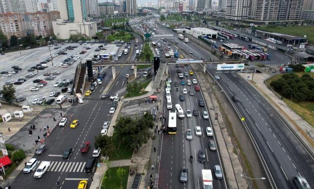 İstanbul'da Bayram Trafiği Yoğunlaştı