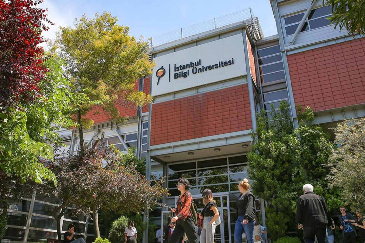 Bilgi Üniversitesi kapatıldı! Binlerce öğrenci Mimar Sinan\'da eğitime devam edecek