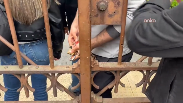 Bilgi Üniversitesi öğrencilerinden kapatma kararına tepki
