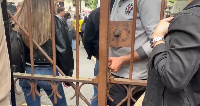 Bilgi Üniversitesi'nin kapısına kilit vuruldu! Öğrenciler ayaklandı