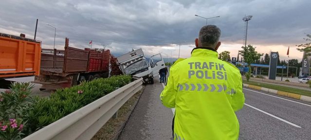 Havran'da Kamyonet Devrildi: Sürücü Yaralı, 5 Koç Öldü