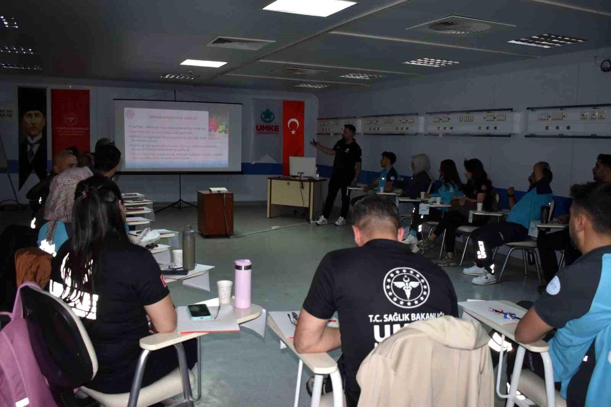 Elazığ\'da UMKE\'ye KBRN Eğitimi