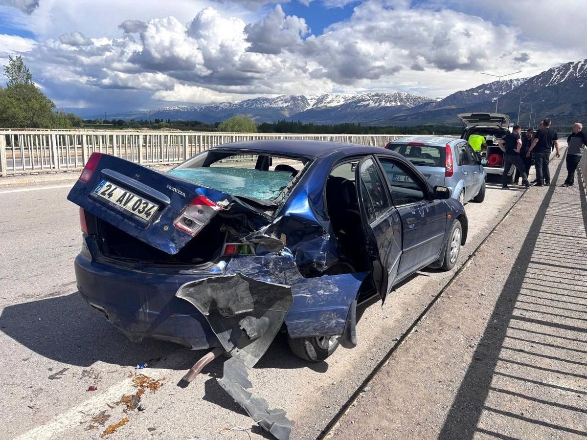 Erzincan\'da Trafik Kazası: 2 Yaralı