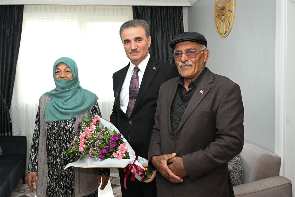 Vali Baruş, Hınıs\'ta Şehit Ailesini ve Gaziyi Ziyaret Etti