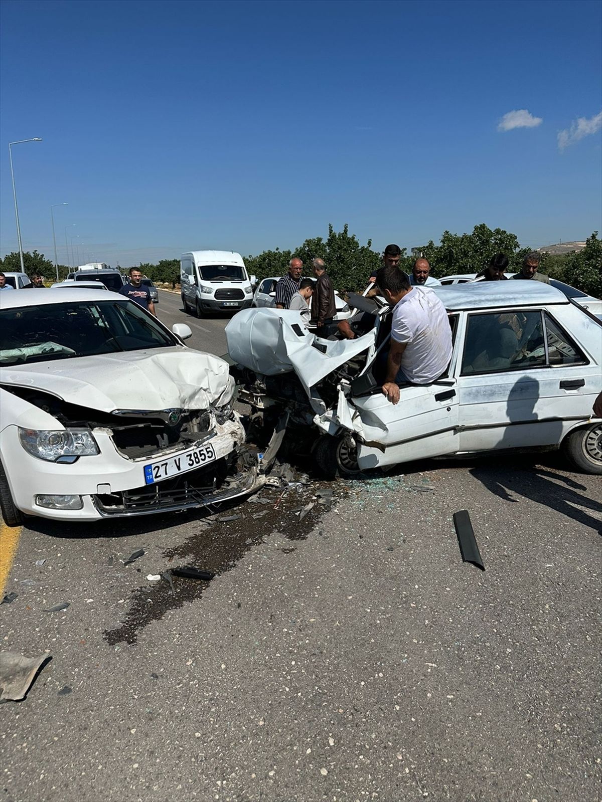 Nizip\'te İki Otomobil Çarpıştı: 2 Yaralı
