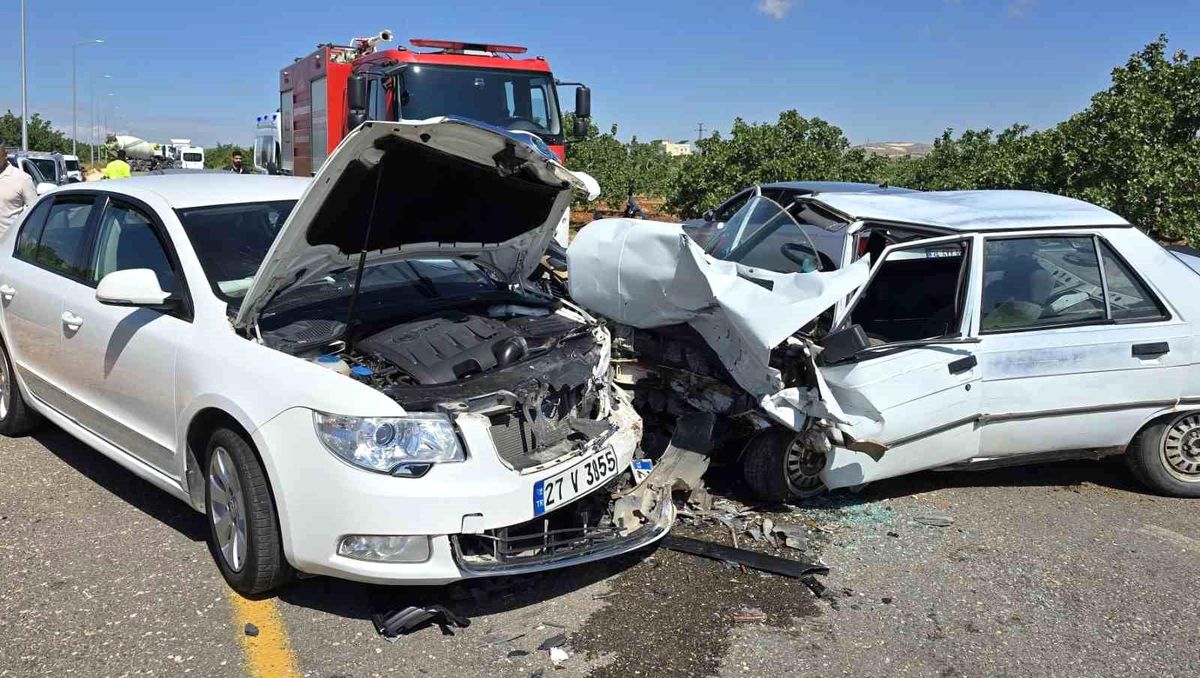 Nizip\'te Trafik Kazası: 2 Yaralı