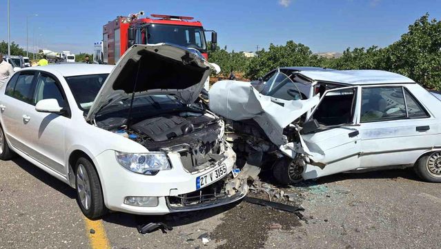Nizip'te Trafik Kazası: 2 Yaralı