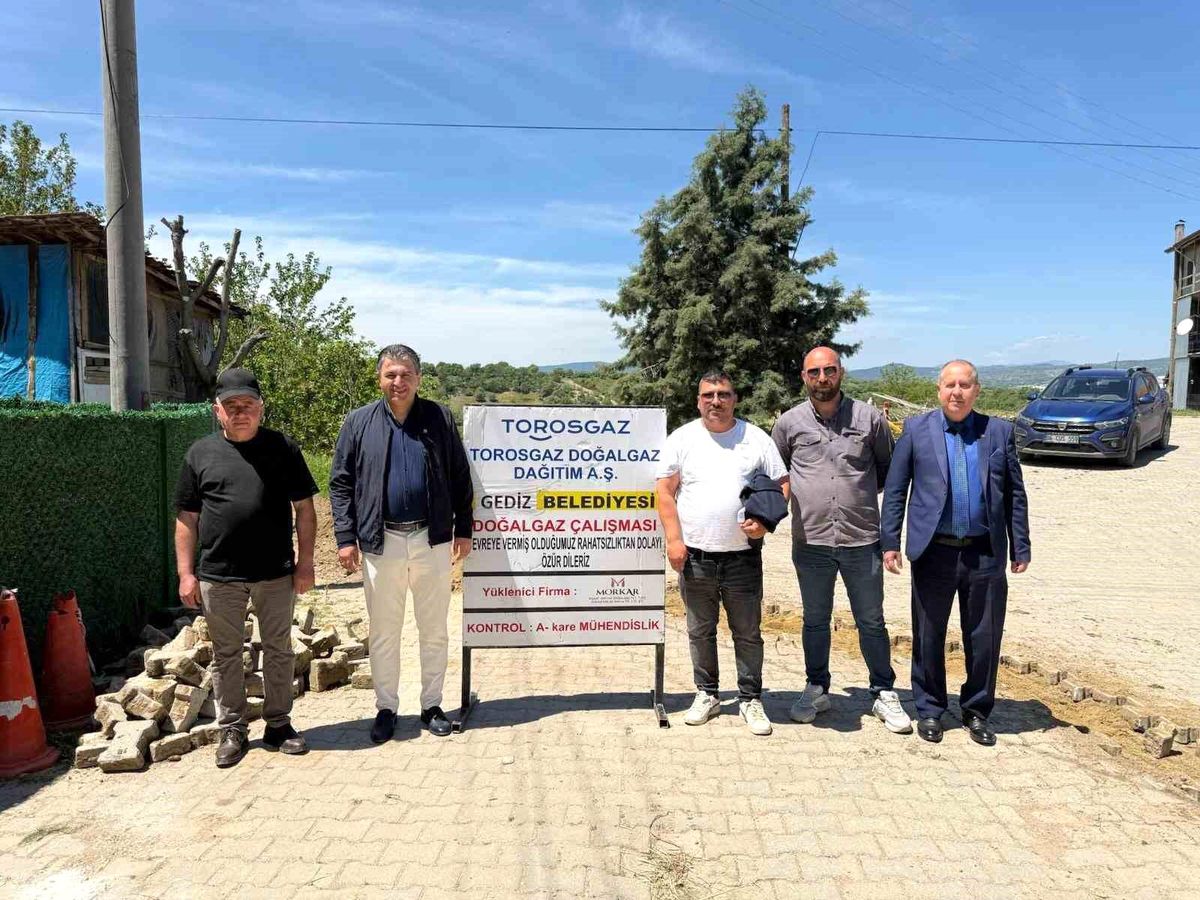 Gediz\'in yeni mahallelerinde doğalgaz için ilk kazma vuruldu