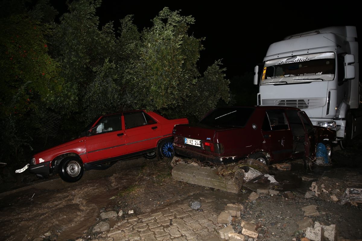 Dörtyol\'da Sağanak: Ulaşım Kontrollü Sağlanıyor