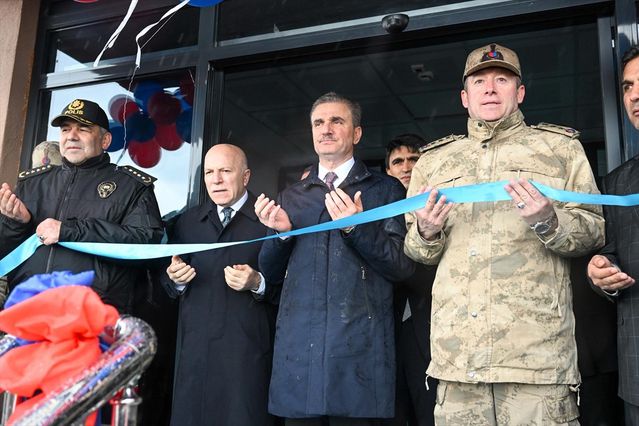 Hınıs'ta yeni jandarma binası hizmete açıldı