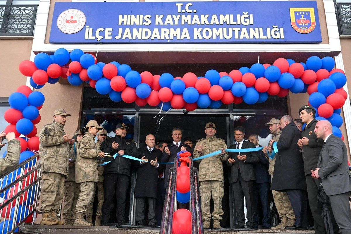 Vali Baruş Hınıs\'ta Jandarma Binası Açılışı Yaptı
