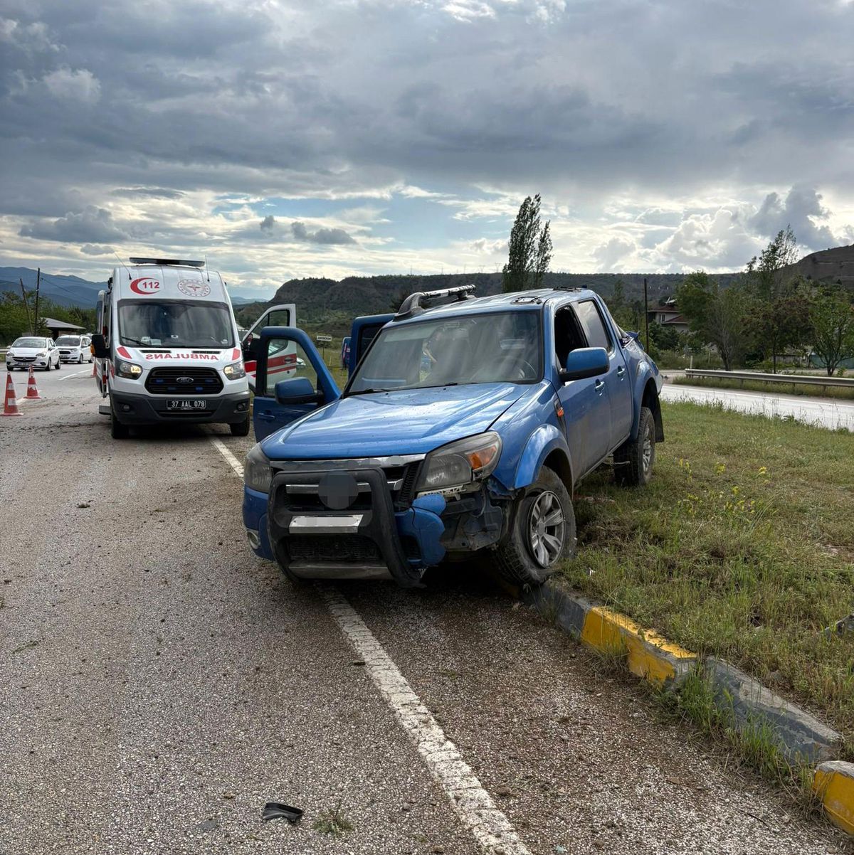 Tosya\'da Kamyonet Takla Attı: 4 Yaralı