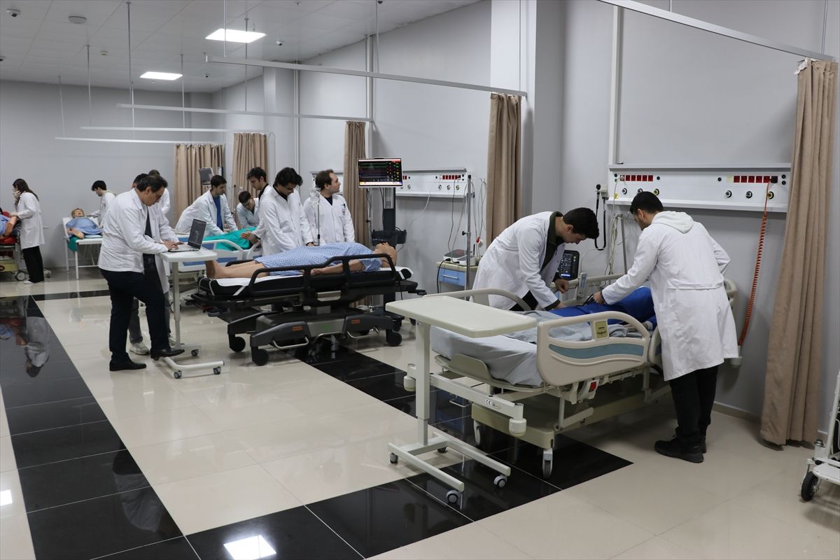 KSBÜ Tıp Fakültesi\'nde Simülasyon Merkezi Açıldı