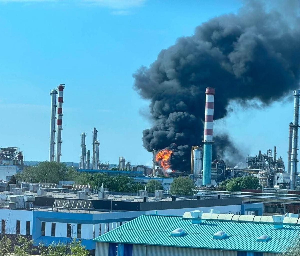 Macaristan\'da Petrokimya Tesisinde Patlama