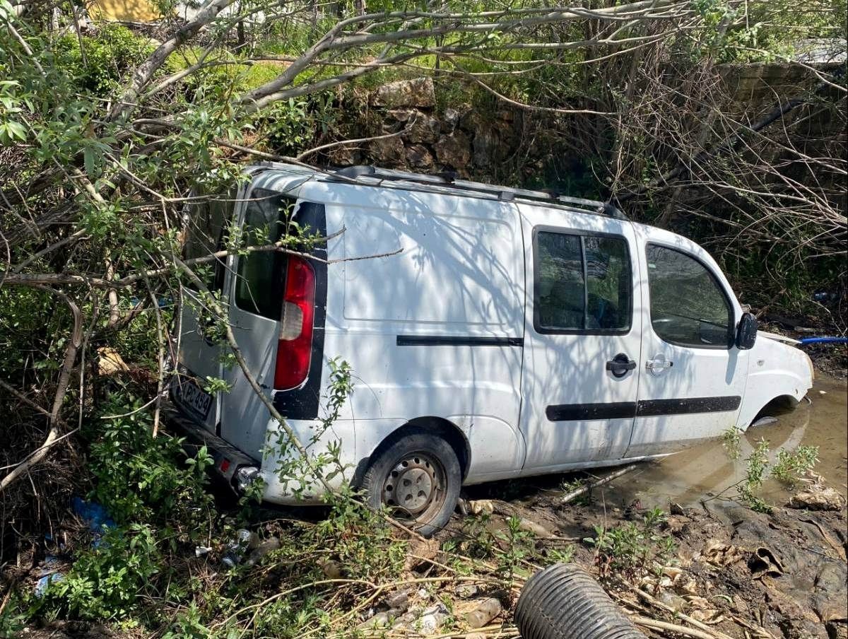 Doğanşehir\'de hafif ticari araç yoldan çıktı: 2 yaralı