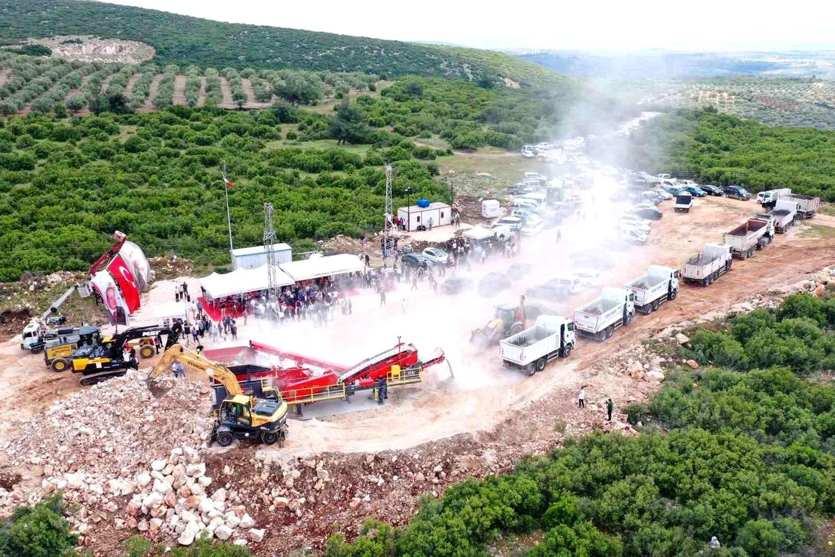Saruhanlı\'da ayda 26 bin ton mıcır üretilecek tesis açıldı