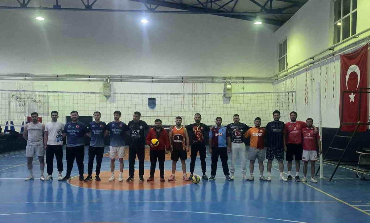 Fatmanur Çelik Voleybol Turnuvası\'nda Play-off Takımları Belli Oldu