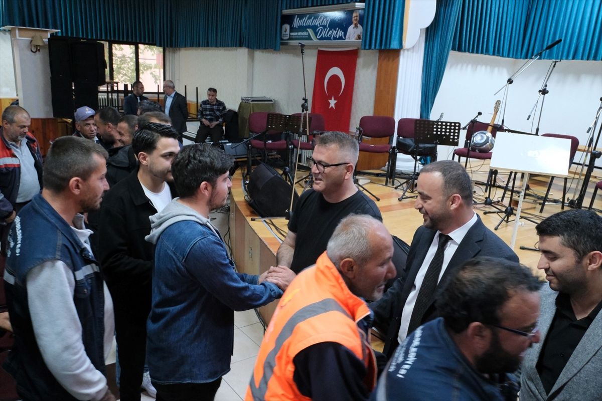 Ustaoğlu\'ndan Bayram Tebrikleri