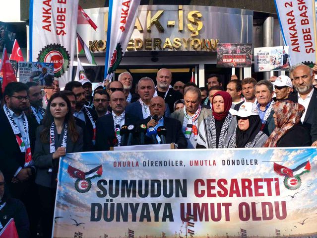 Sumud Filosu'ndan Dönüşe Karşılanan Sendikacılar
