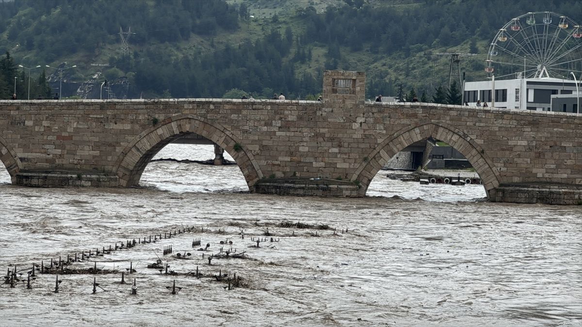 Tokat\'ta Yeşilırmak Nehri\'nde Taşkın Önlemleri