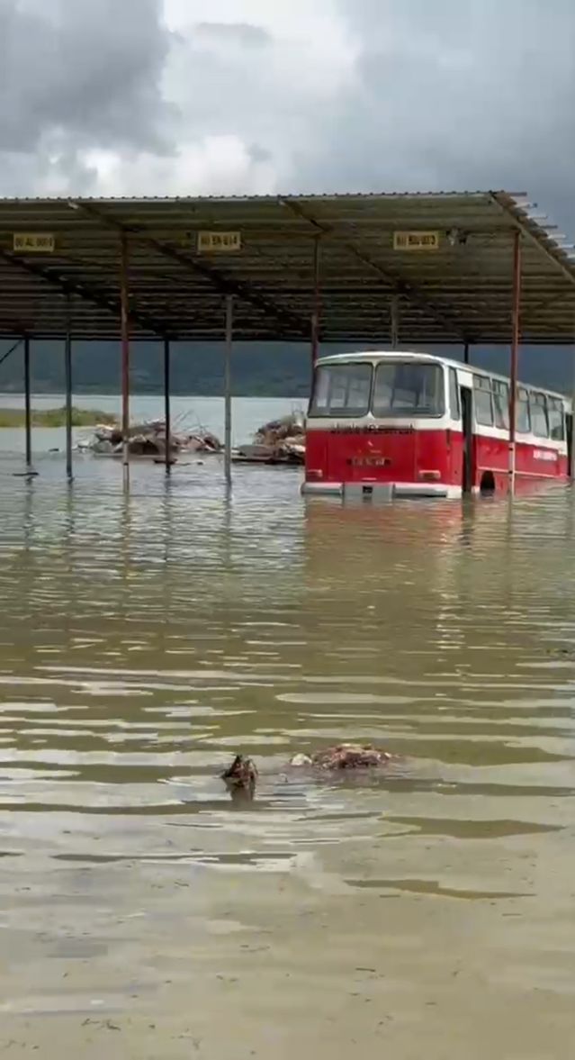 Almus Belediyesi Araç Parkı Su Altında