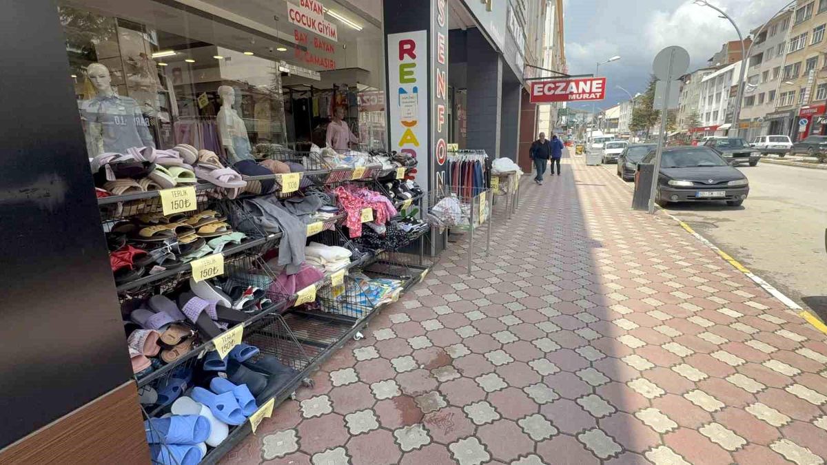 Turhal\'da Esnaf Kepenk Açtı