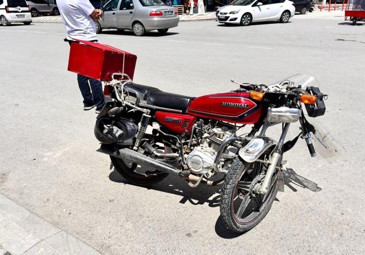 Tavşanlı\'da Otomobil-Motosiklet Çarpışması: 1 Yaralı