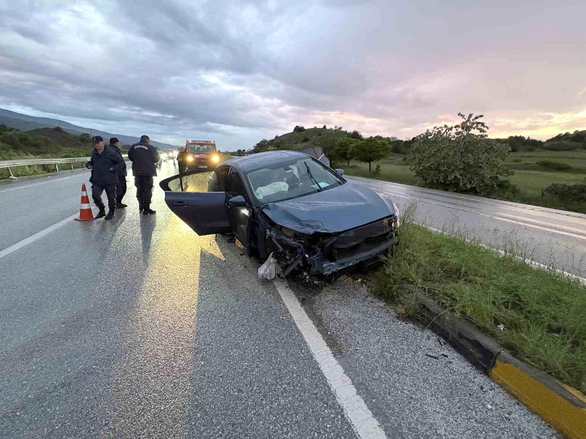 Tosya\'da Trafik Kazası: Sürücü Yaralandı