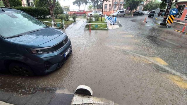 Süleymanpaşa'da Şiddetli Sağanak Hayatı Olumsuz Etkiledi