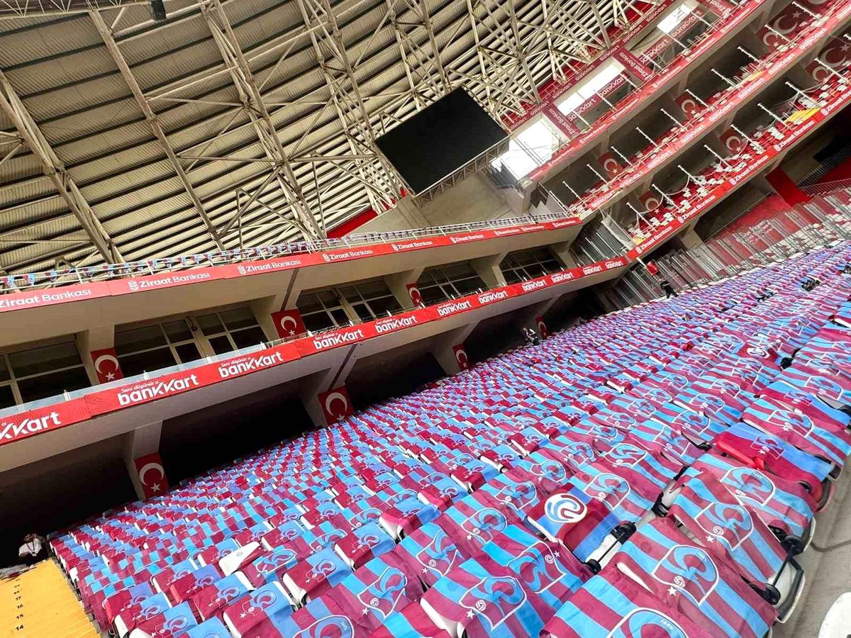 Trabzon Büyükşehir Belediyesi, Antalya Stadyumu\'nu bayraklarla donattı