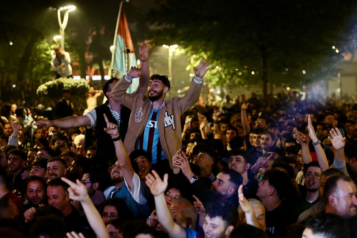 Trabzonspor taraftarı kupa finalini dev ekranda izledi