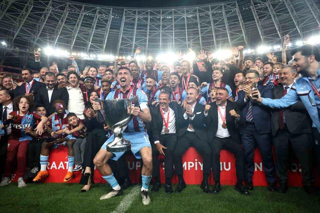 Trabzonspor Kupayı Kaldırdı