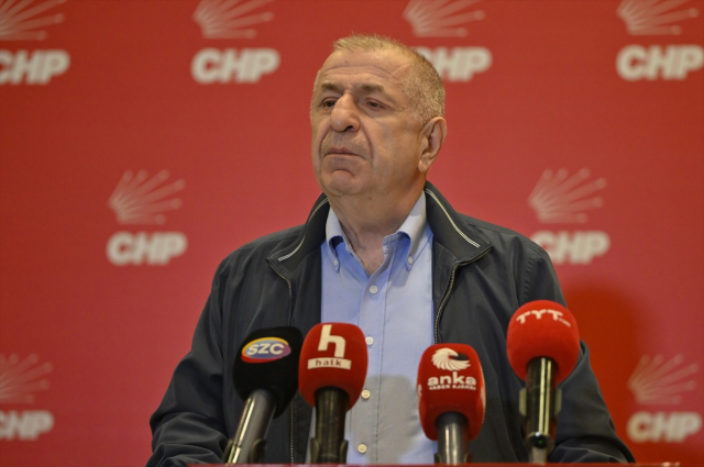 Ümit Özdağ'dan gece yarısı CHP Genel Merkezi'ne destek ziyareti: Demokrasi krizi zirveye çıktı