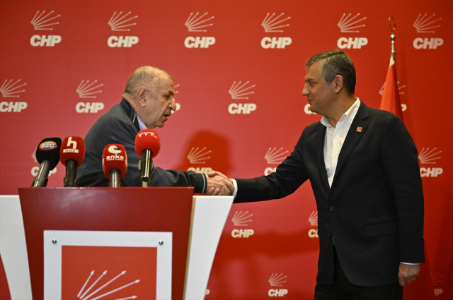 Ümit Özdağ'dan gece yarısı CHP Genel Merkezi'ne destek ziyareti: Demokrasi krizi zirveye çıktı
